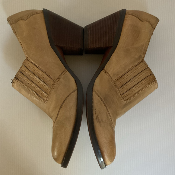 Levity  Leather Western Ankle Boots  7 Block Heel Tan Vintage Style - Picture 3 of 11